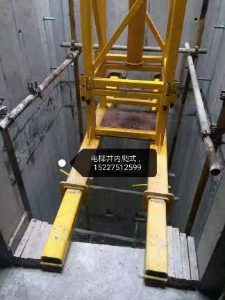 内爬式电梯井布料机施工案例